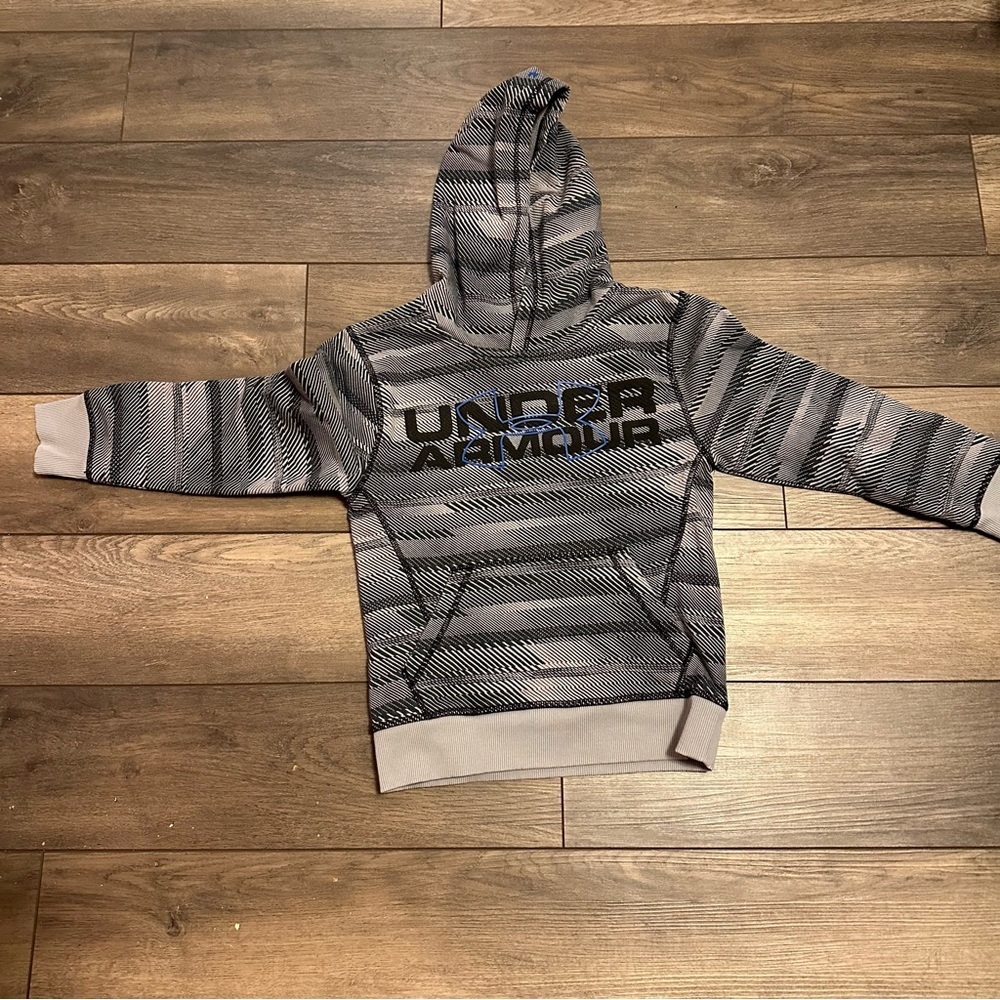 Boys Under Armour Sweater Size 7 Hooded